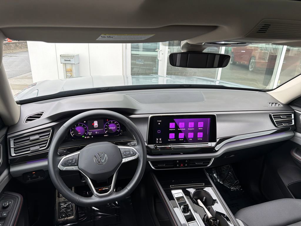 Certified 2025 Volkswagen Atlas Peak Edition SE AWD/4WD image 15