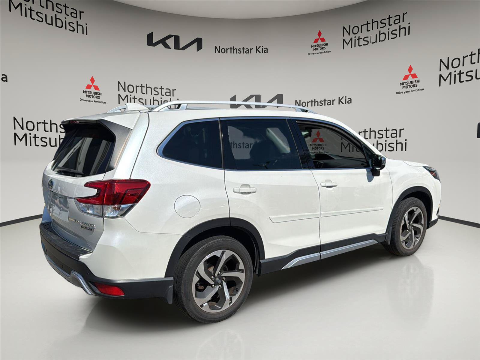 Used 2022 Subaru Forester Touring AWD/4WD image 6
