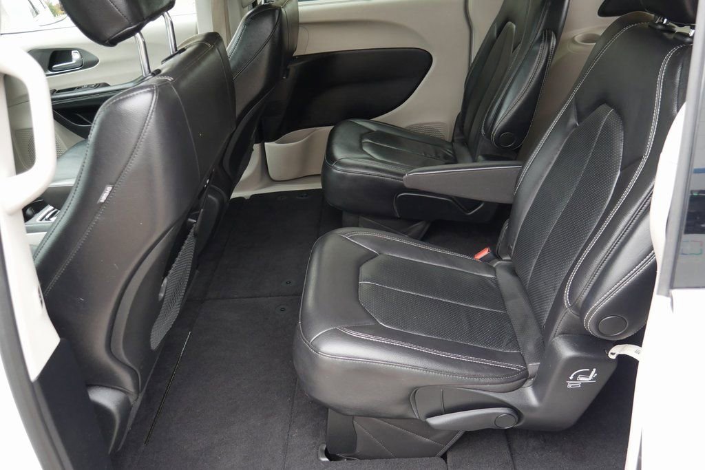 Used 2022 Chrysler Pacifica Touring-L image 25