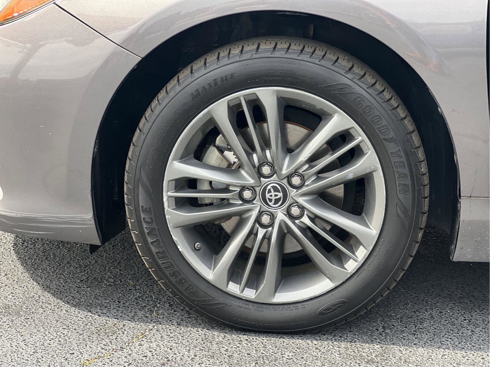 Used 2017 Toyota Camry SE w/ Moonroof Package image 27