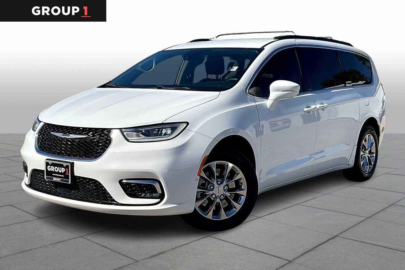 Used 2022 Chrysler Pacifica Touring-L w/ Uconnect Theater Family Group