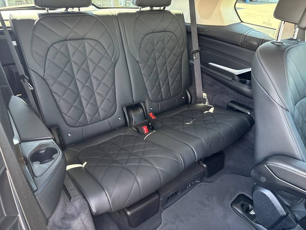 Used 2025 BMW X7 xDrive40i w/ Premium Package AWD/4WD image 17