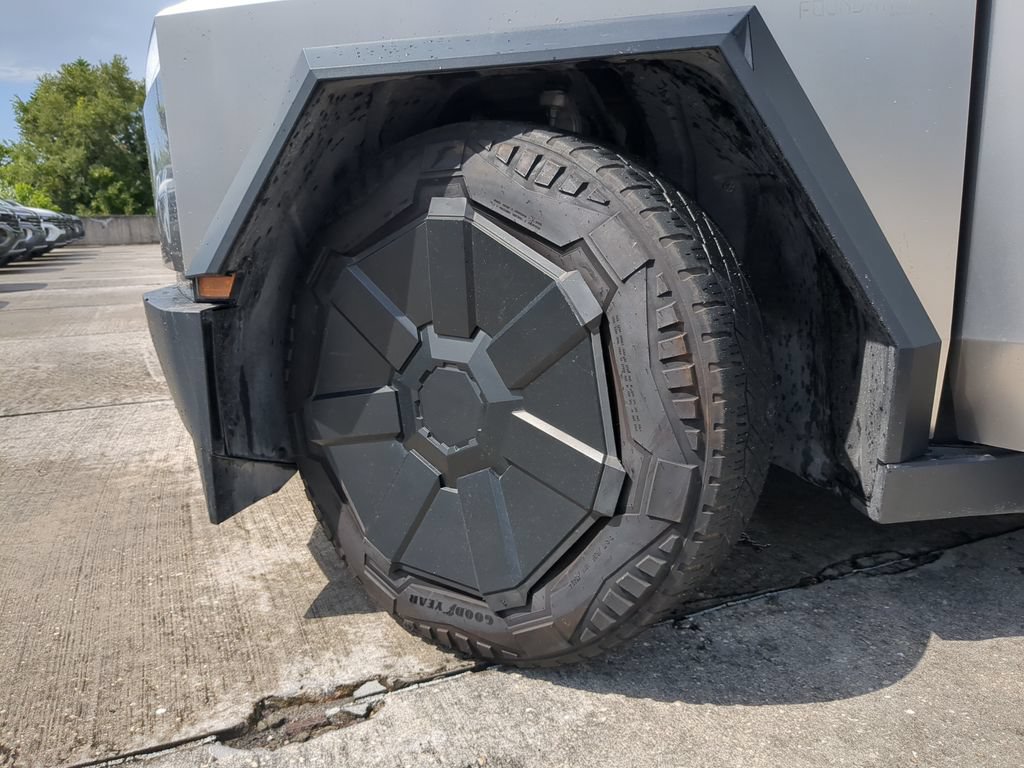 Used 2024 Tesla Cybertruck Cyberbeast AWD/4WD image 31