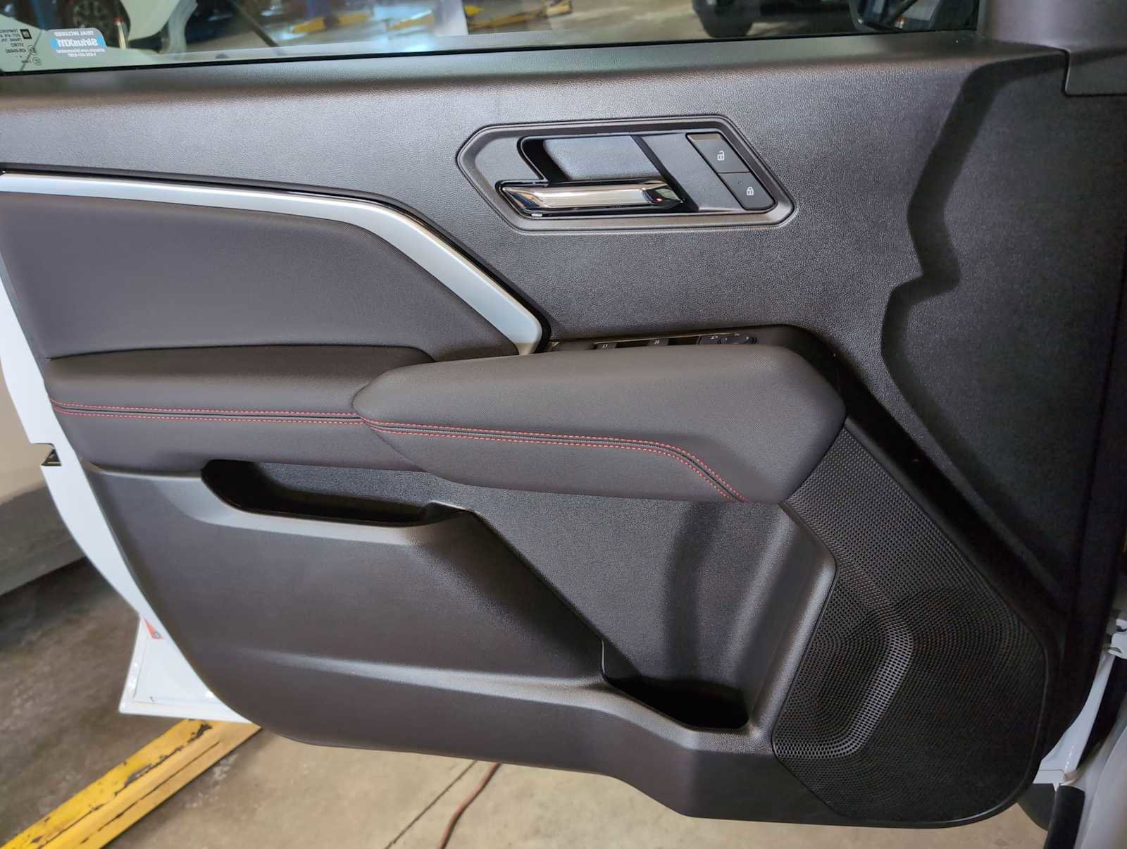 Used 2025 Chevrolet Colorado Z71 w/ Technology Package image 22