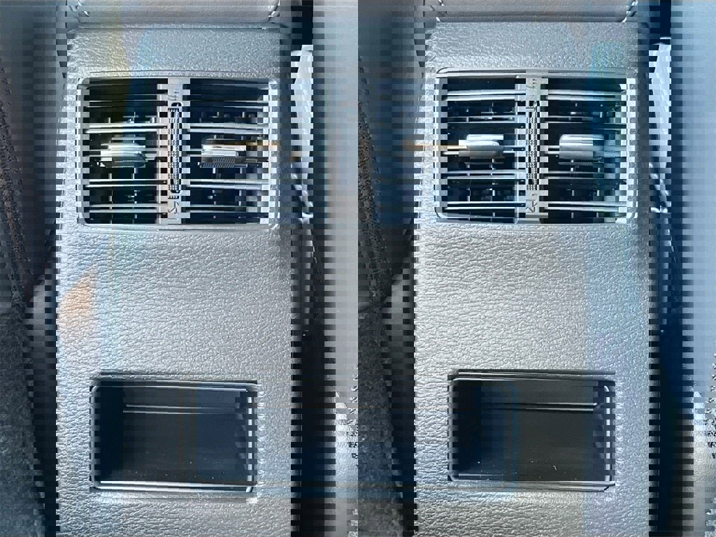 New 2025 Mitsubishi Outlander SE image 35