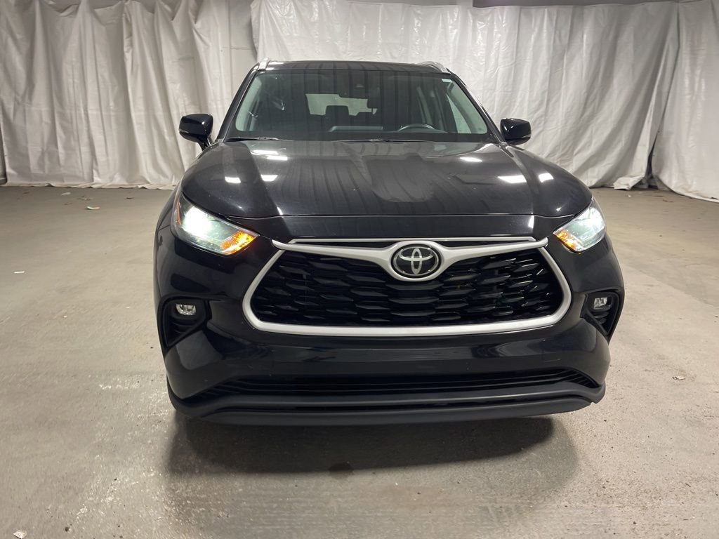 Used 2024 Toyota Highlander XLE video 2