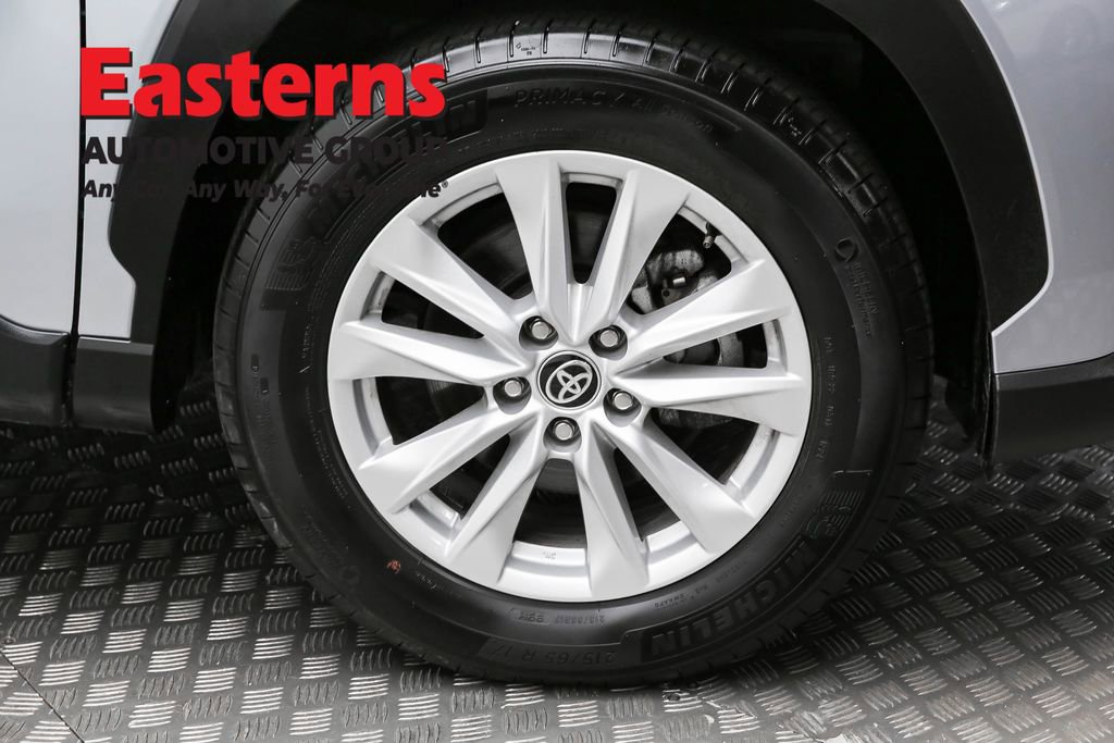 Used 2024 Toyota Corolla Cross LE image 28