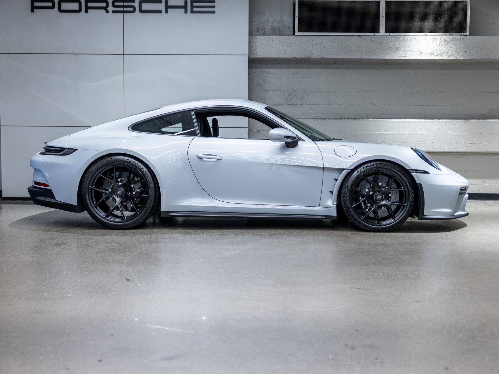 Certified 2024 Porsche 911 GT3 RS RWD image 9