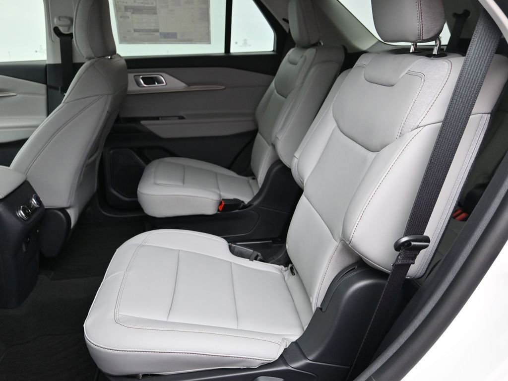 New 2026 Ford Explorer Active w/ Active Comfort Package image 28