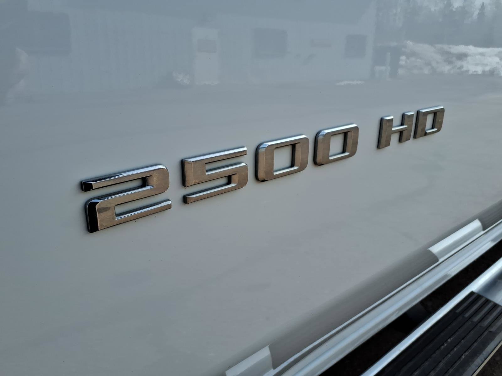 Used 2023 Chevrolet Silverado 2500 LT w/ Convenience Package image 2