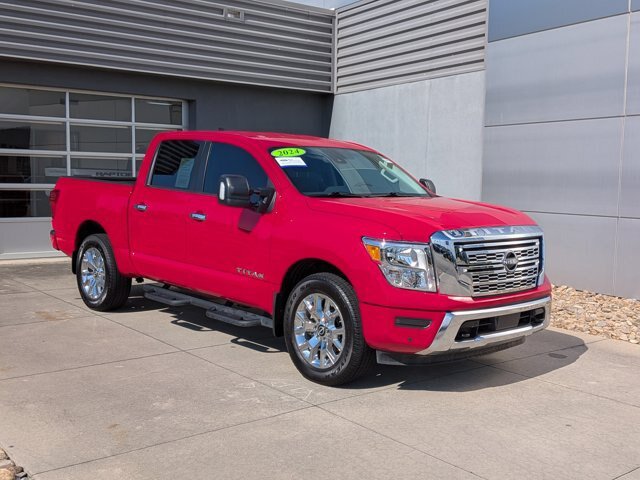 Used 2024 Nissan Titan SV w/ SV Convenience Package AWD/4WD image 2