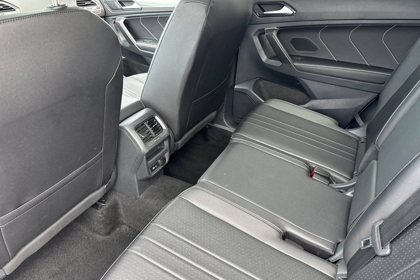 Used 2024 Volkswagen Tiguan Wolfsburg Edition FWD image 13