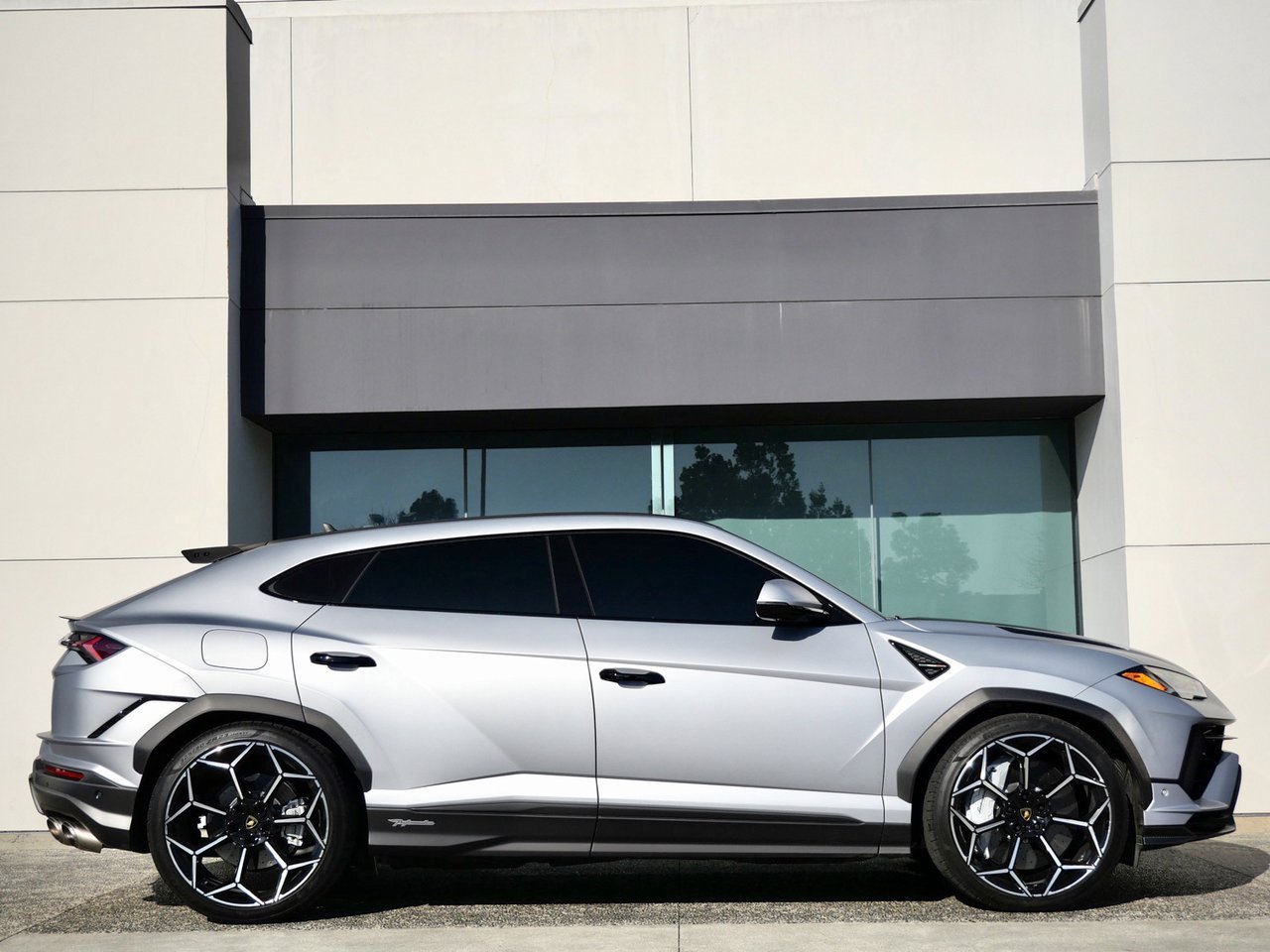 Used 2024 Lamborghini Urus Performante image 2