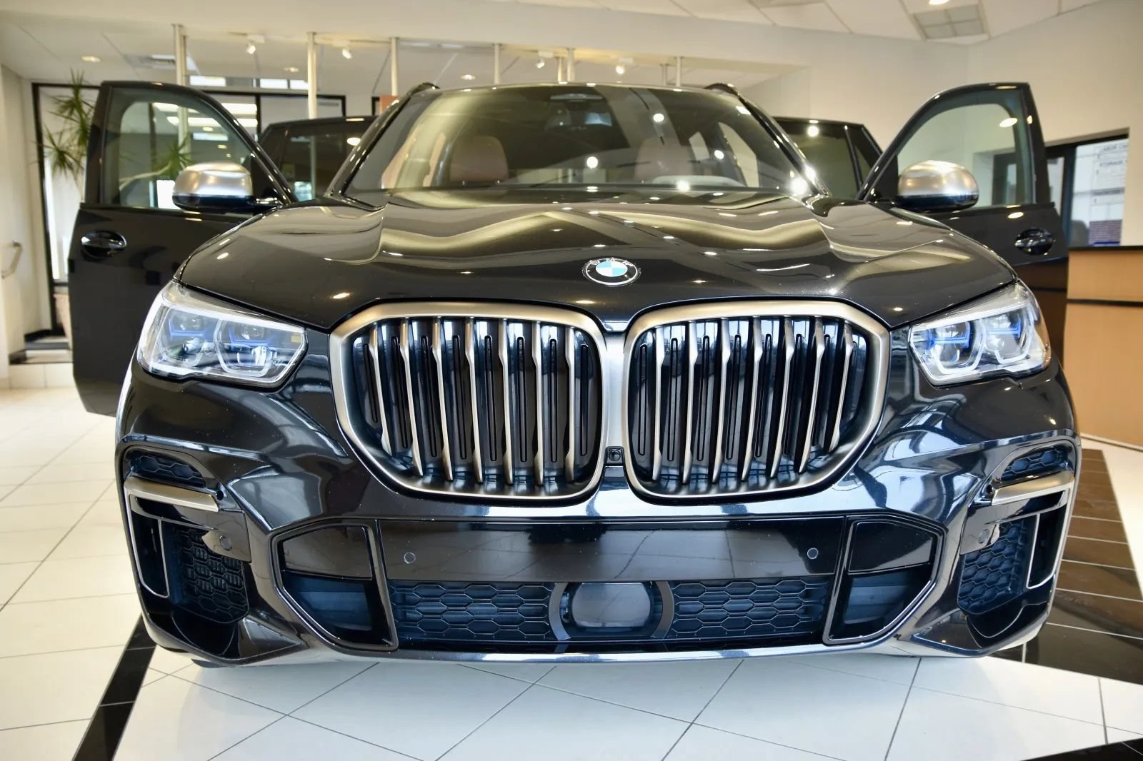 Used 2023 BMW X5 M50i w/ Executive Package AWD/4WD image 2