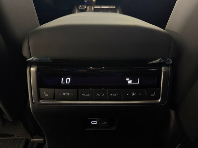 Used 2024 Lexus GX 550 w/ Accessory Package (Z1) AWD/4WD image 33