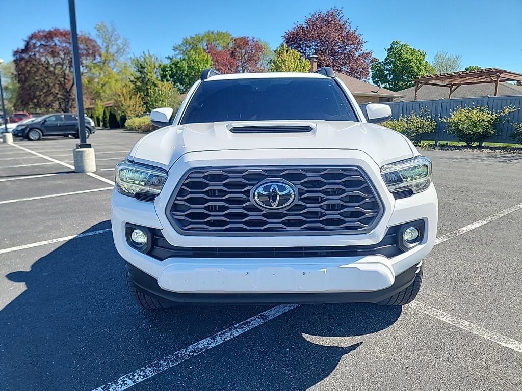 Used 2022 Toyota Tacoma TRD Sport w/ TRD Premium Sport Package AWD/4WD image 8