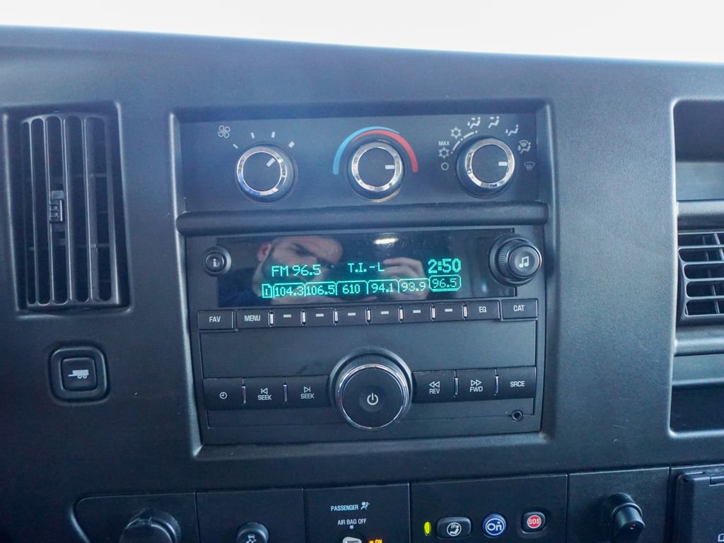 Used 2022 Chevrolet Express 3500 w/ Power Convenience Package image 20