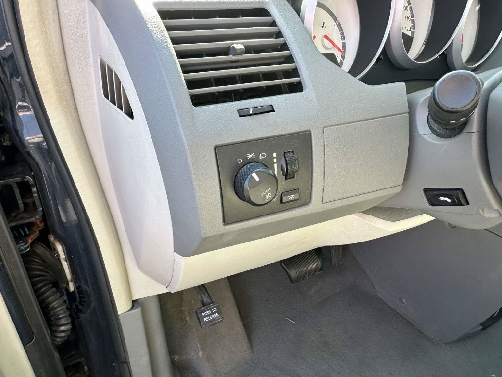 Used 2008 Dodge Grand Caravan SXT FWD image 19