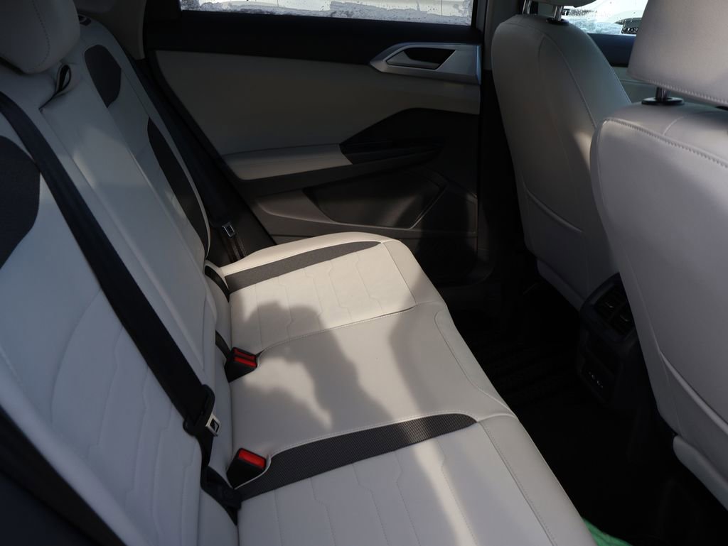 New 2026 Volkswagen Taos SE image 14