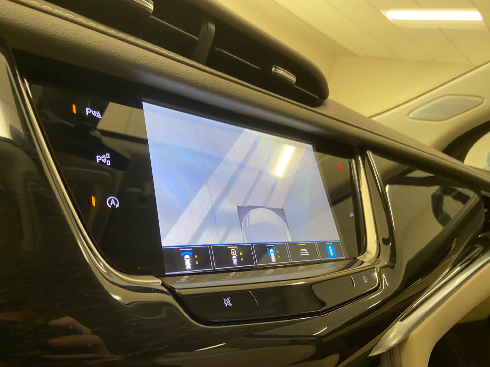 Used 2024 Cadillac XT6 Premium Luxury w/ Technology Package FWD image 41