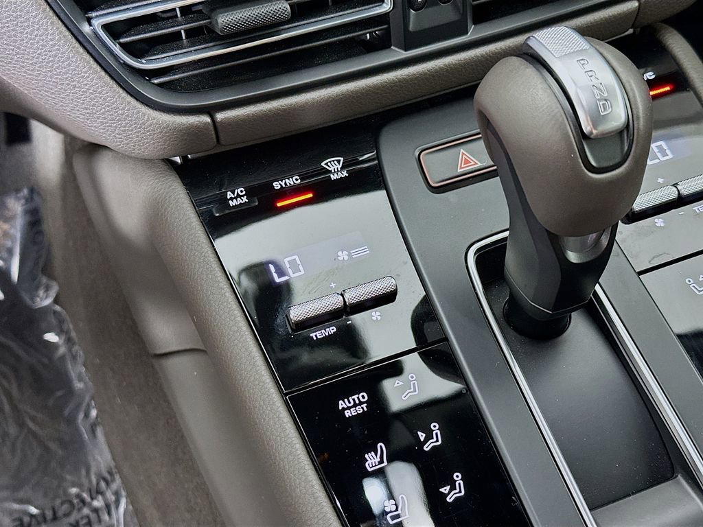 New 2025 Porsche Macan AWD/4WD image 18