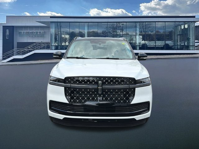 New 2027 Lincoln Navigator Black Label w/ Black Label Special Edition AWD/4WD image 2