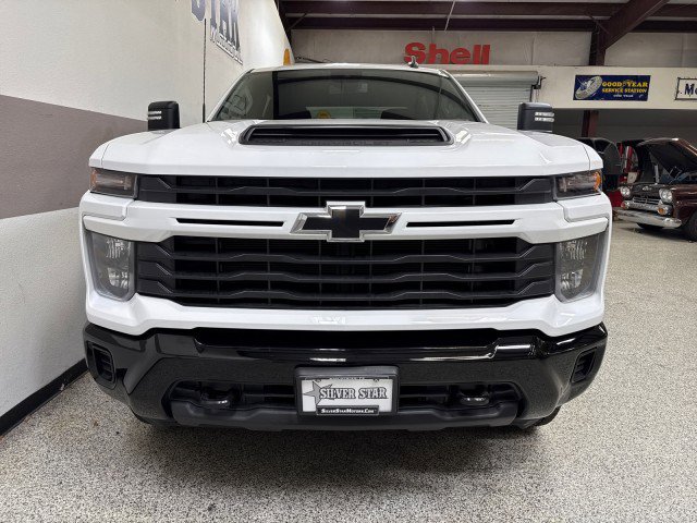 Used 2024 Chevrolet Silverado 2500 Custom w/ Custom Value Package image 2