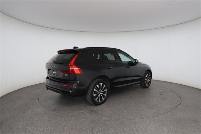Used 2023 Volvo XC60 B5 Plus image 19