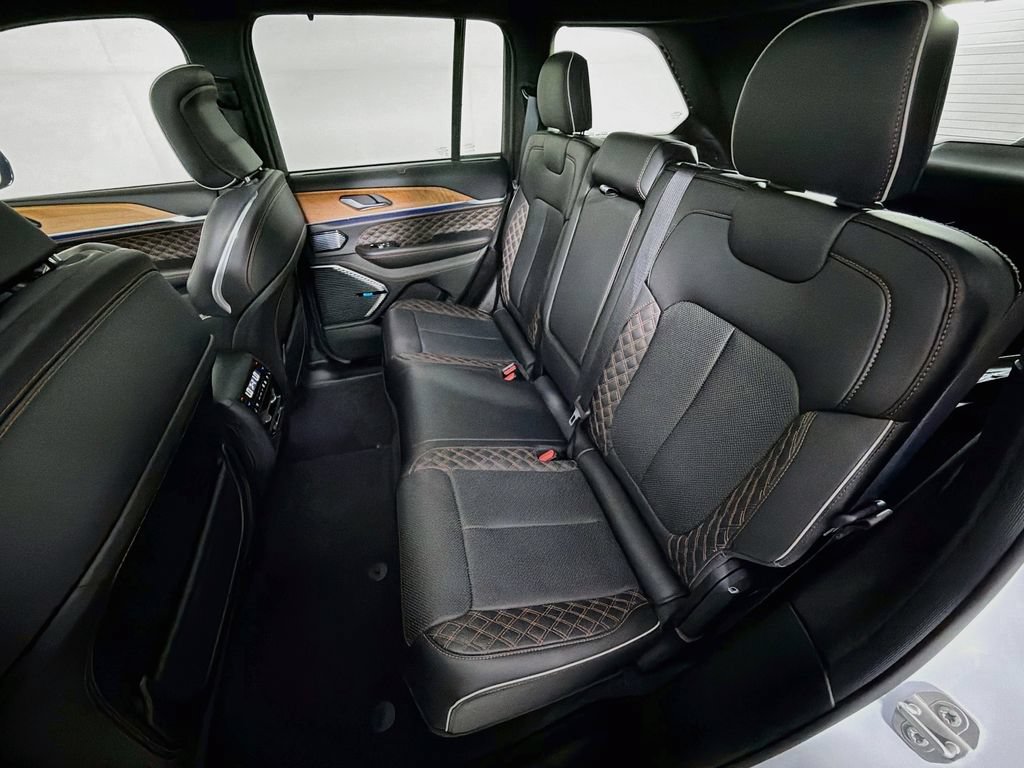 Used 2024 Jeep Grand Cherokee Summit AWD/4WD image 26