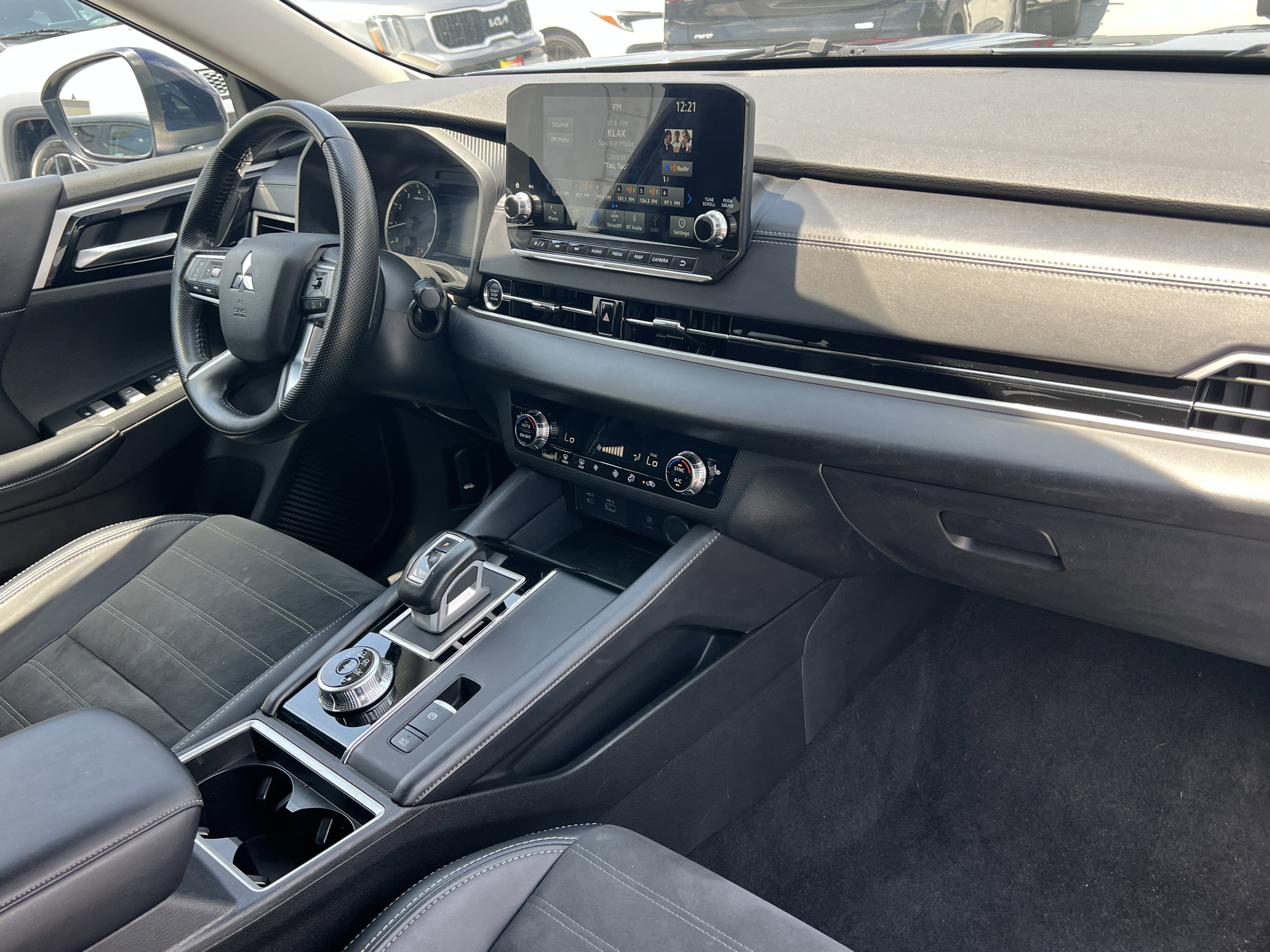 Used 2024 Mitsubishi Outlander FWD image 15