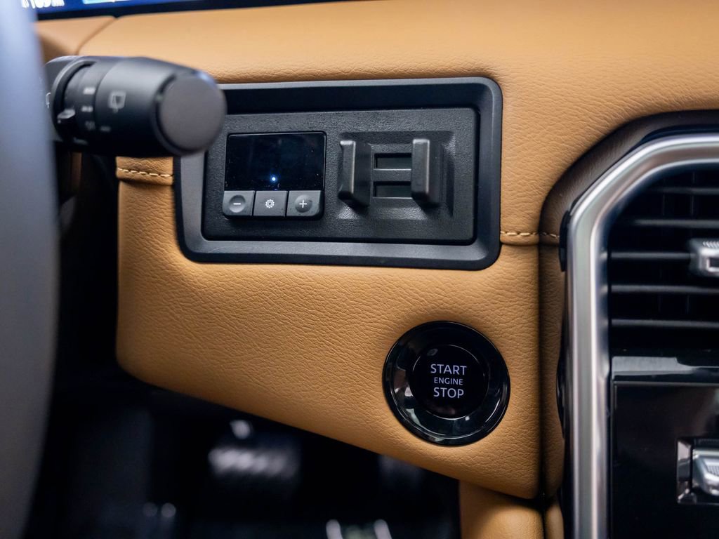 Used 2025 Nissan Armada Platinum Reserve w/ Convenience Package image 35