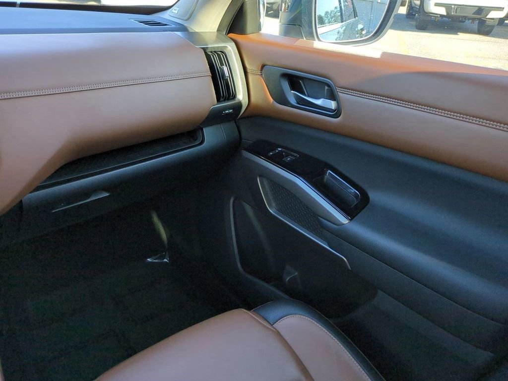 Certified 2024 Nissan Pathfinder Platinum image 17