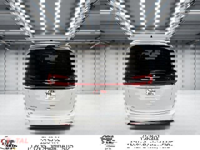 Used 2024 Chrysler Pacifica Touring-L image 6