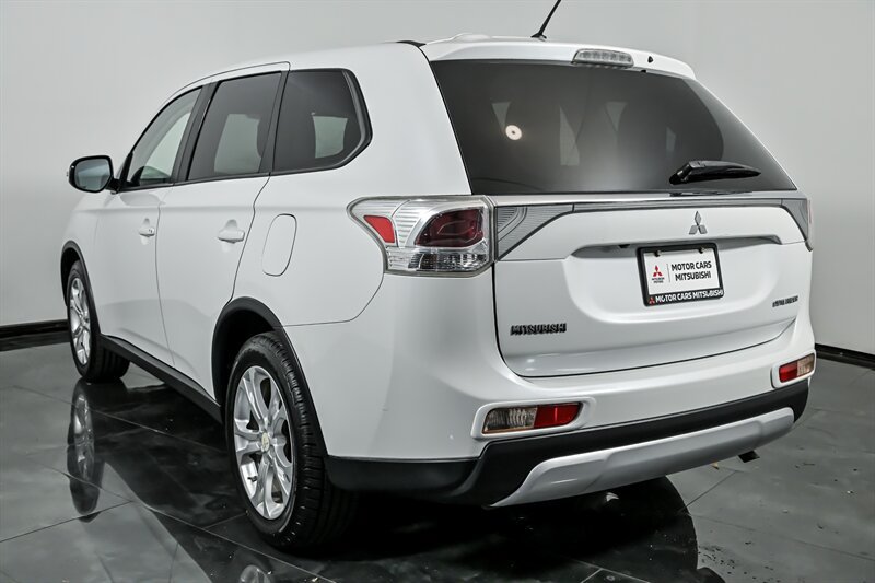 Used 2015 Mitsubishi Outlander SE AWD/4WD image 7