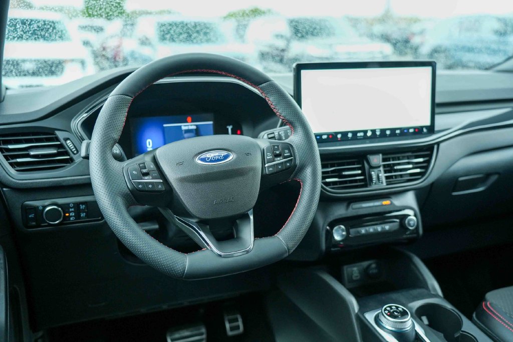 Used 2024 Ford Escape ST-Line w/ Tech Pack #1 AWD/4WD image 26