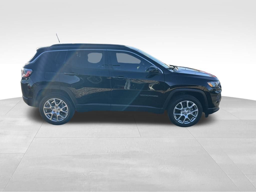 Used 2022 Jeep Compass Latitude AWD/4WD image 8