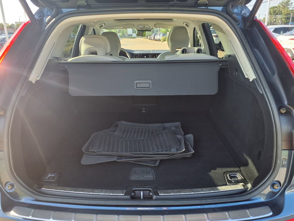 Certified 2024 Volvo XC60 B5 Plus w/ Protection Package Premier AWD/4WD image 11