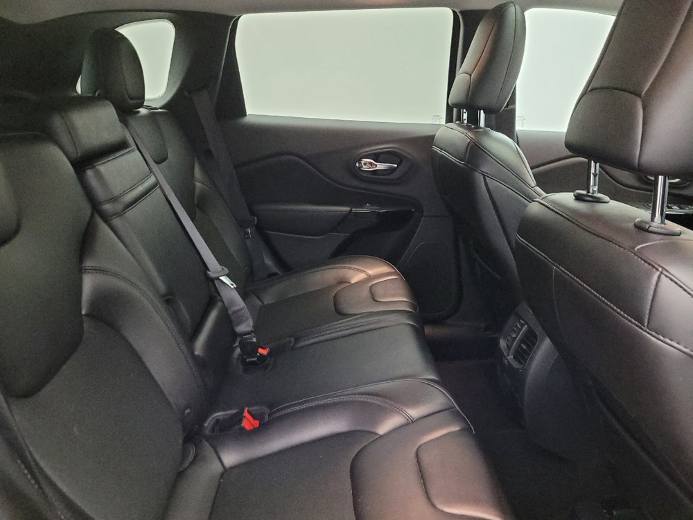 Used 2019 Jeep Cherokee Latitude Plus AWD/4WD image 19