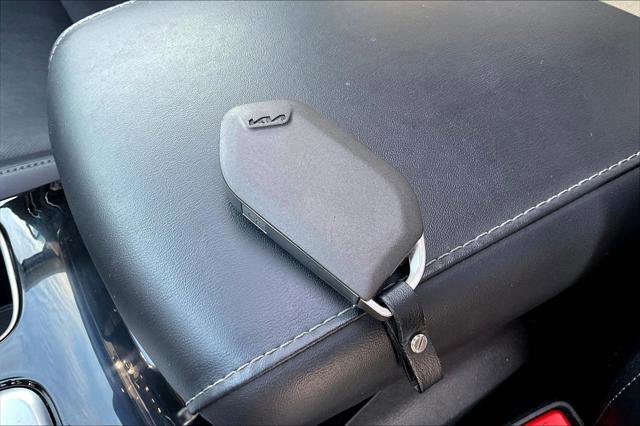 Used 2025 Kia Telluride S image 32