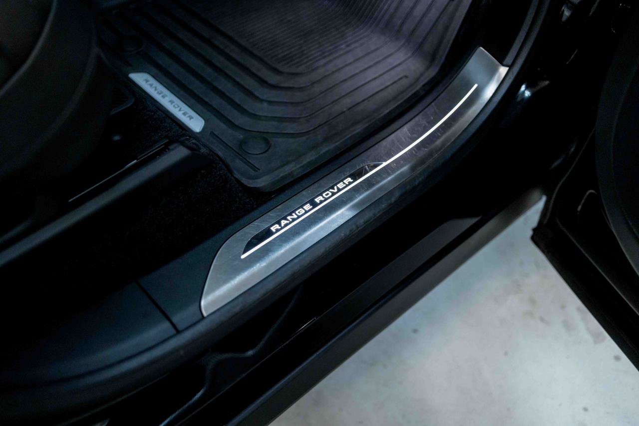 Used 2025 Land Rover Range Rover SE image 52