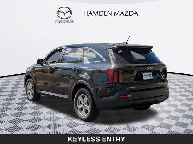 Used 2023 Kia Sorento LX image 5