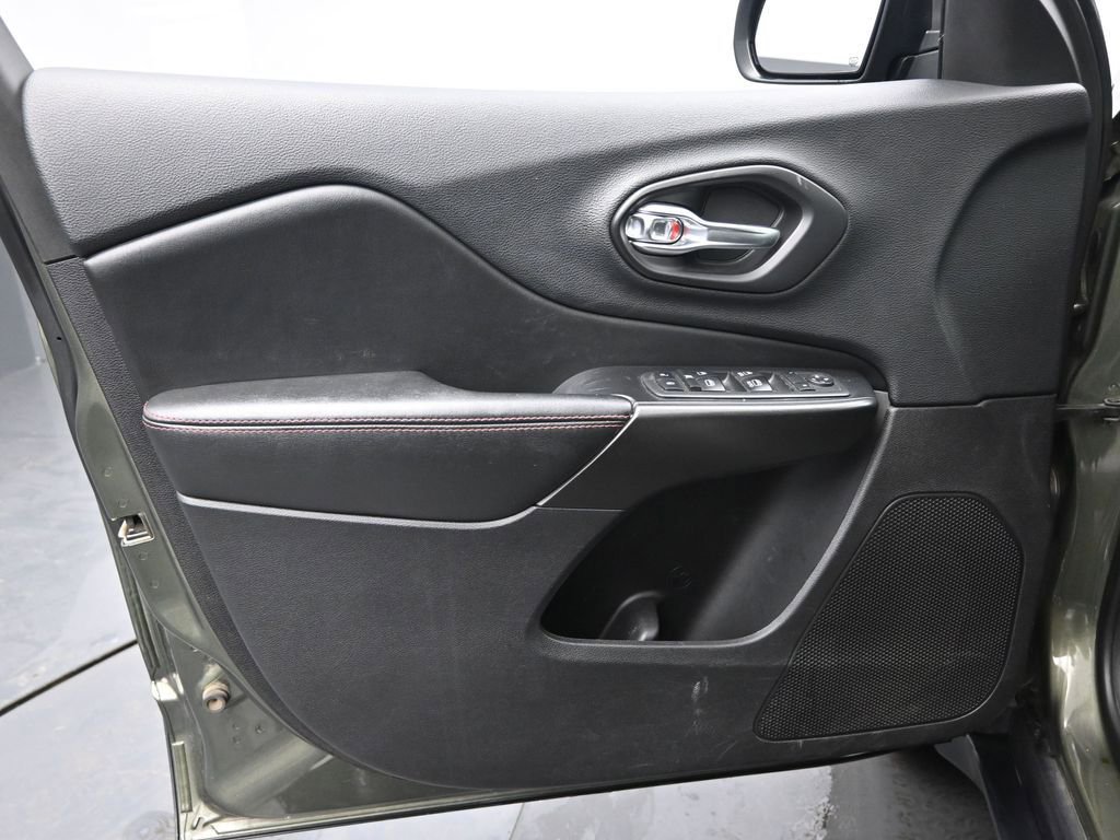 Used 2020 Jeep Cherokee Trailhawk w/ Comfort/Convenience Group image 25