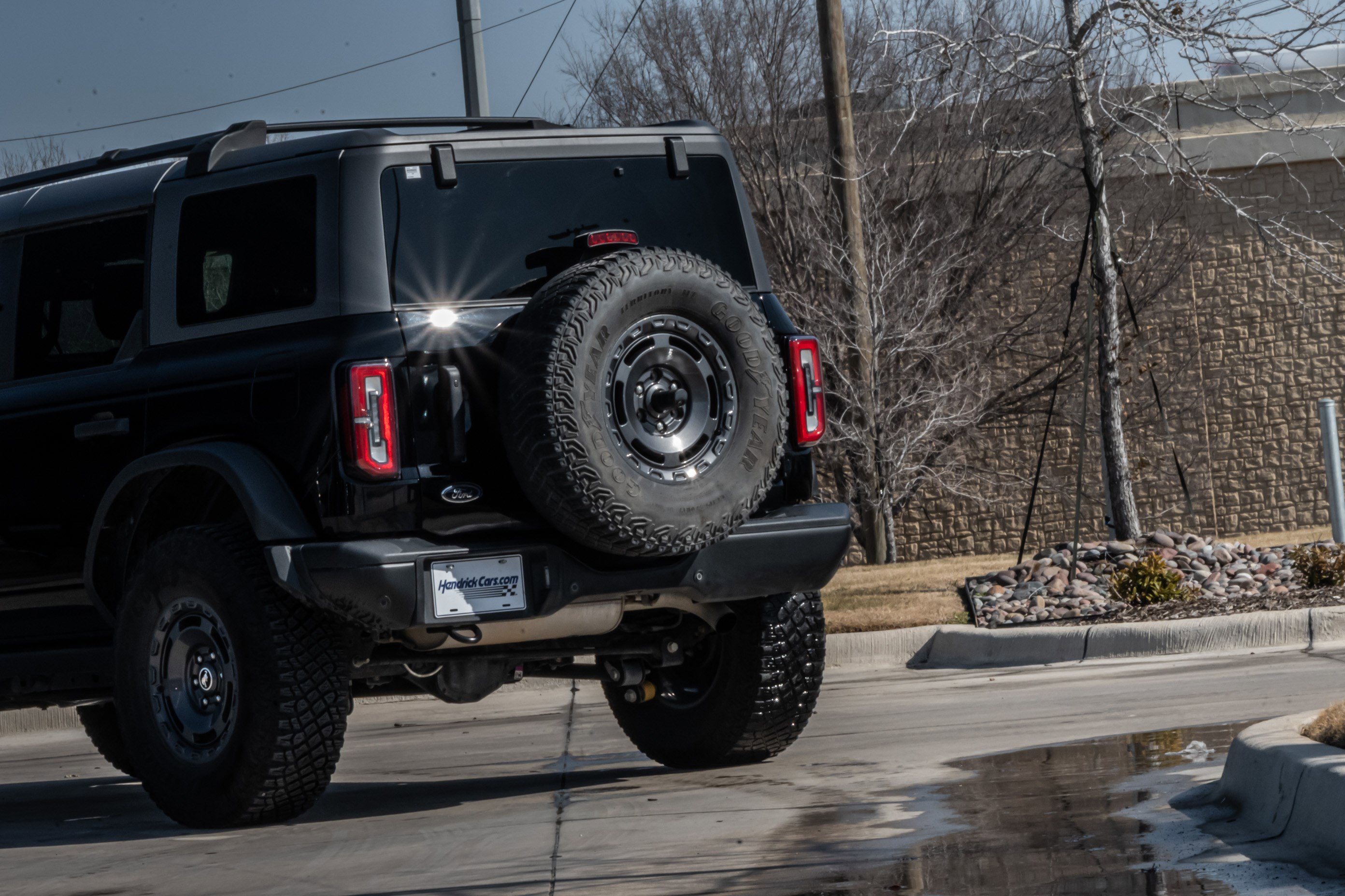 Used 2023 Ford Bronco Everglades image 6