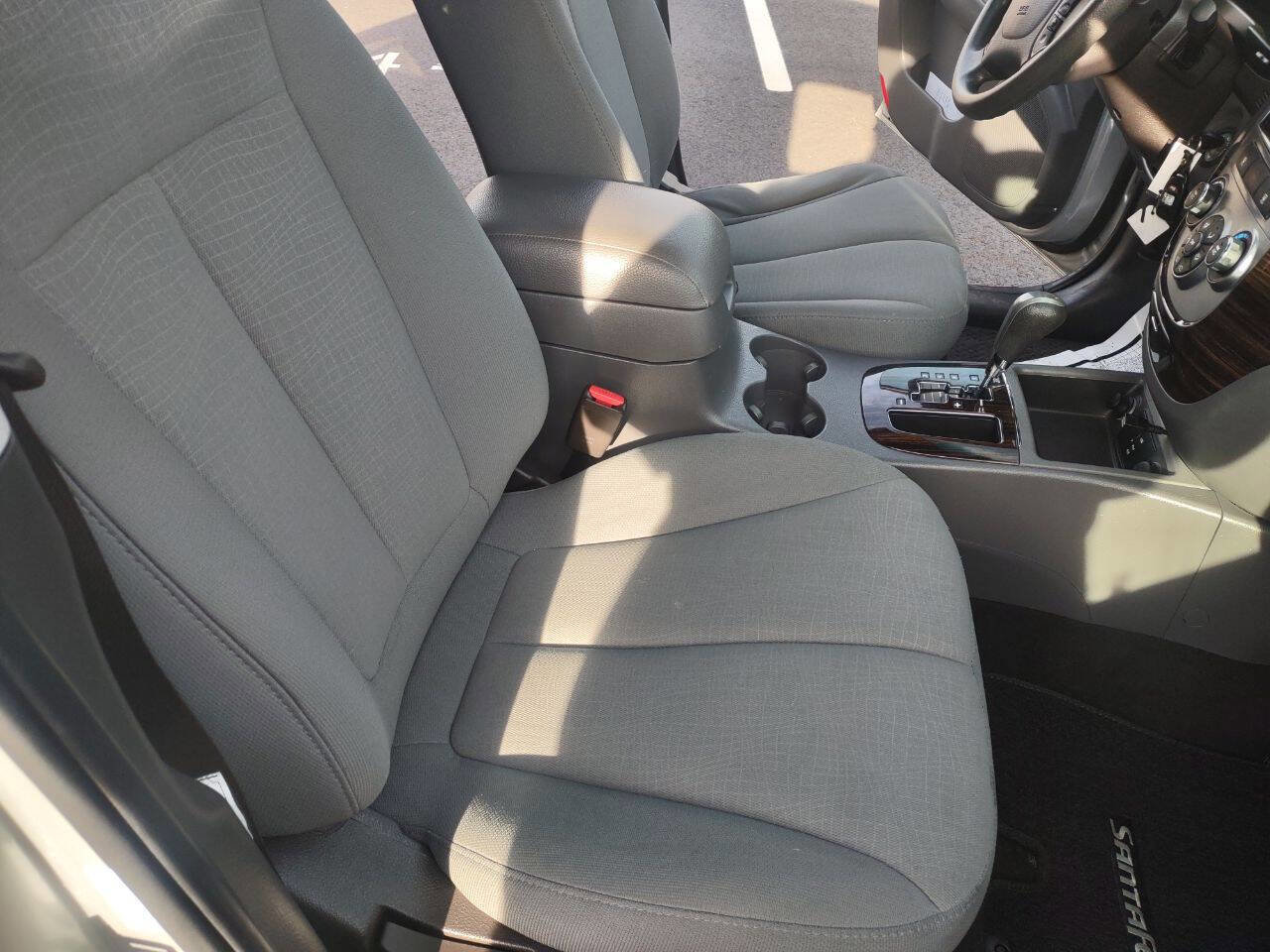 Used 2012 Hyundai Santa Fe GLS image 19