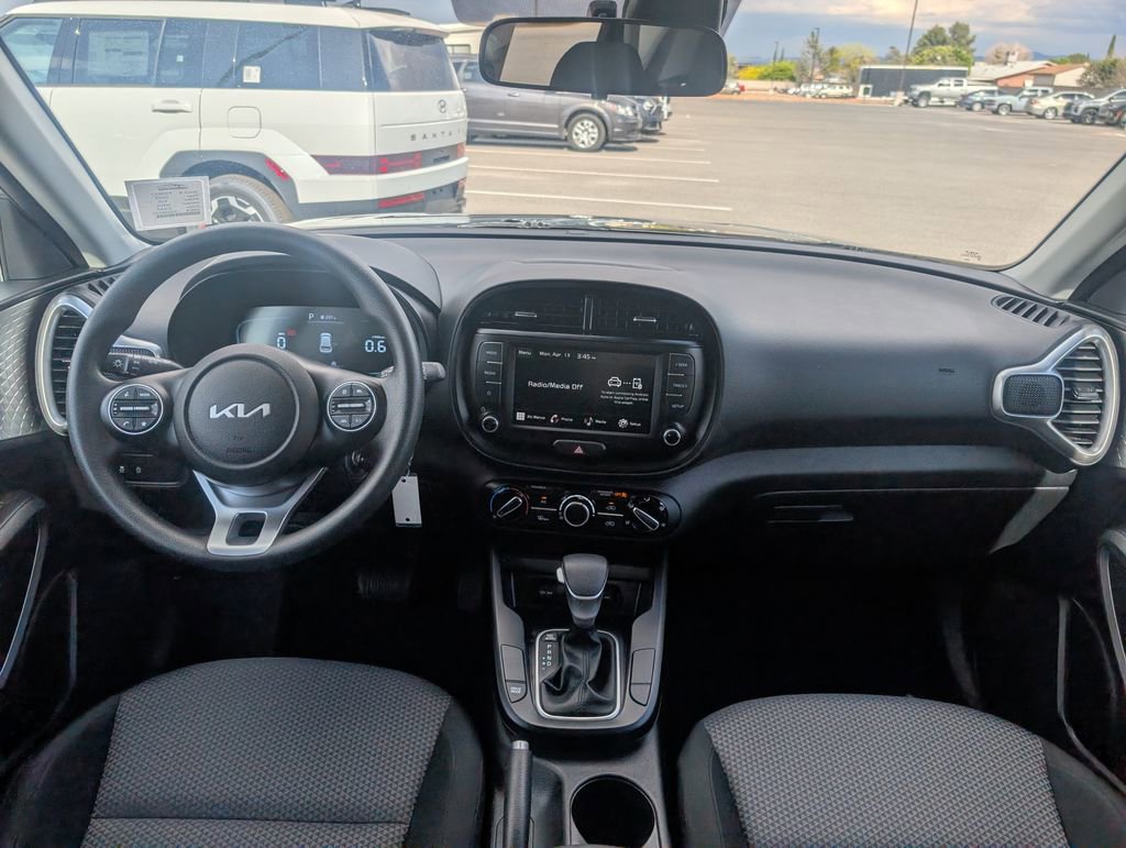 Used 2025 Kia Soul LX FWD image 14