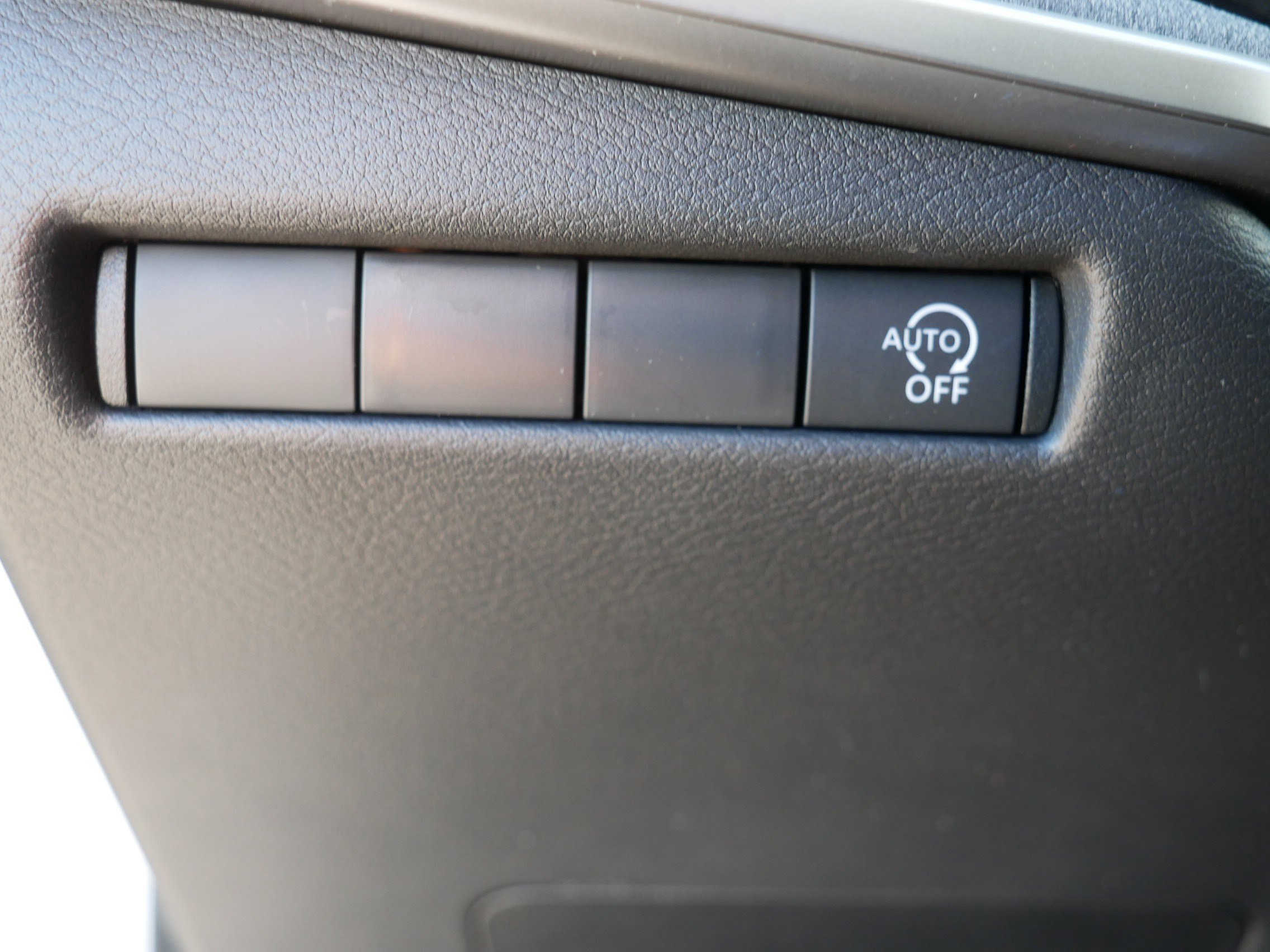 Certified 2025 Nissan Kicks SV image 26