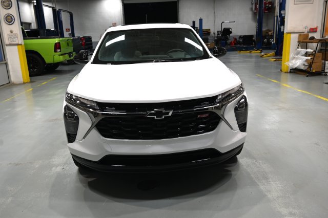 New 2026 Chevrolet Trax RS w/ Sunroof Package FWD image 2