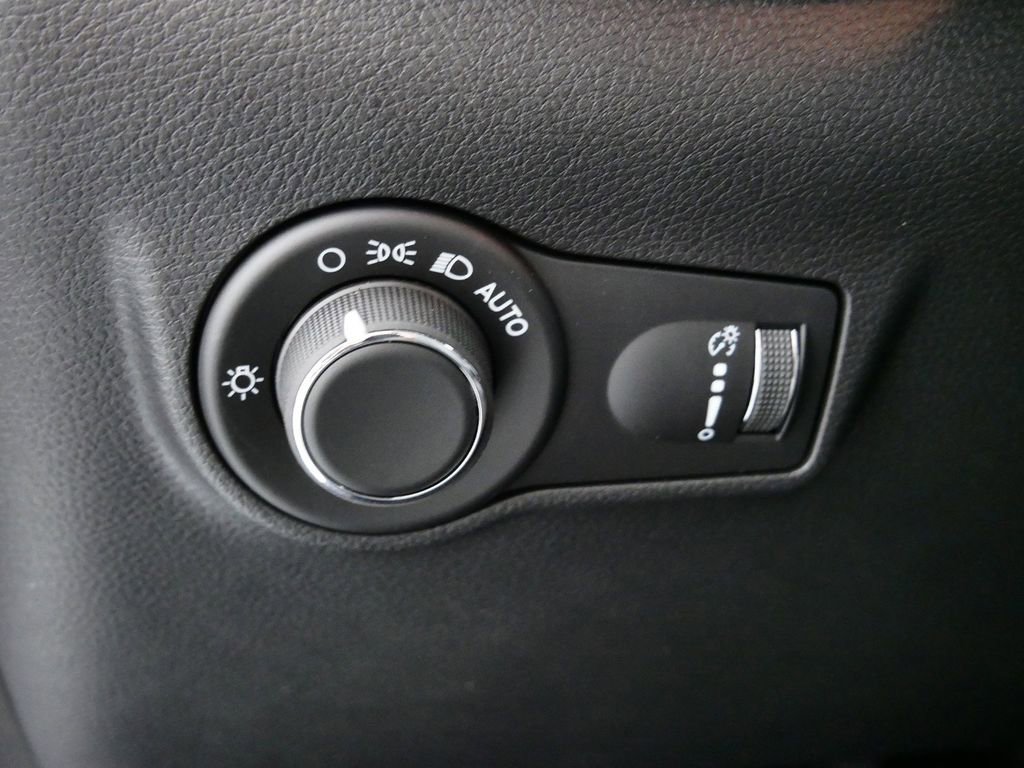 Used 2024 Jeep Compass Sport image 34