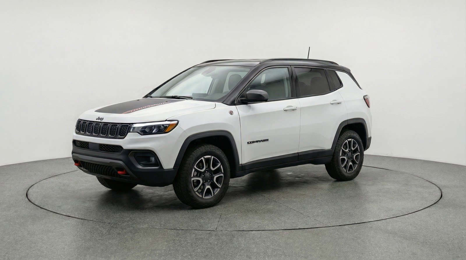 Used 2025 Jeep Compass Trailhawk image 3
