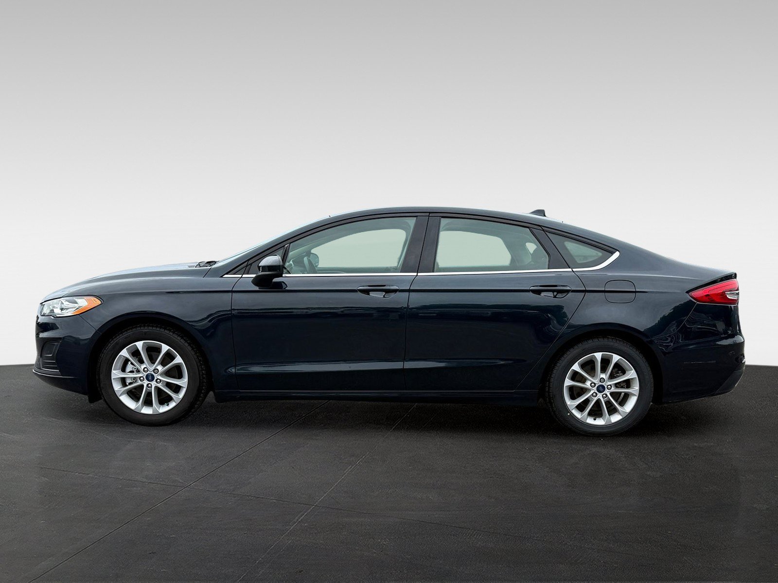 Used 2020 Ford Fusion SE FWD image 8